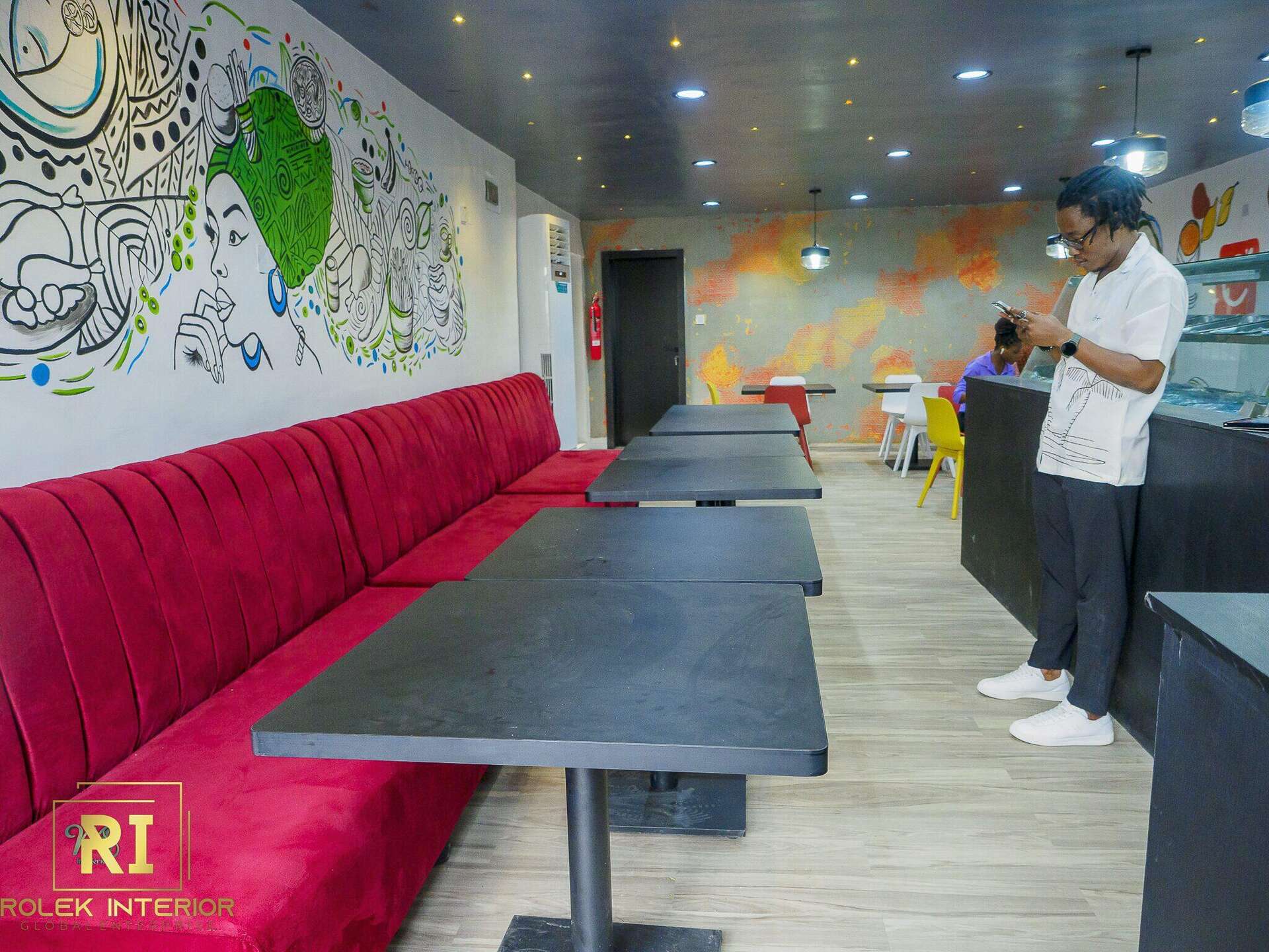 Lounge & Dining Space